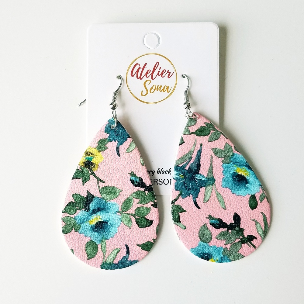 🌸🆕 BOGO 1 LEFT! Pink Floral Tear Drop Earrings!